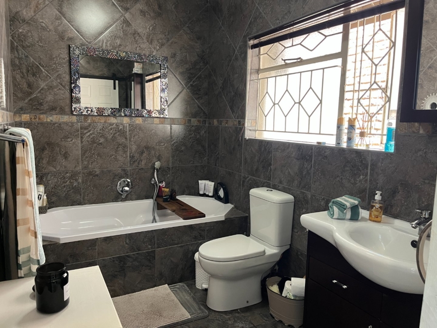5 Bedroom Property for Sale in Potchefstroom North West